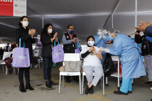 COVID-19: en dos semanas comenzaría vacunación de adultos de 58 y 59 años