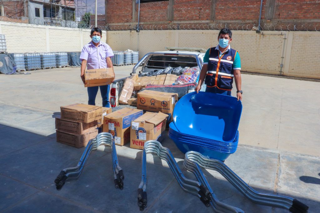 Defensa Civil entrega kits de herramientas para rehabilitar vías dañadas por lluvias