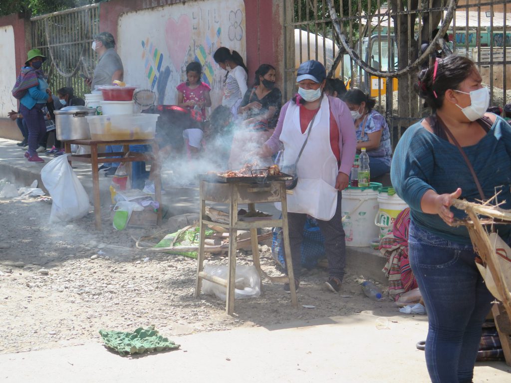 Municipalidades deben fiscalizar comercio ambulante en exteriores de locales de votación