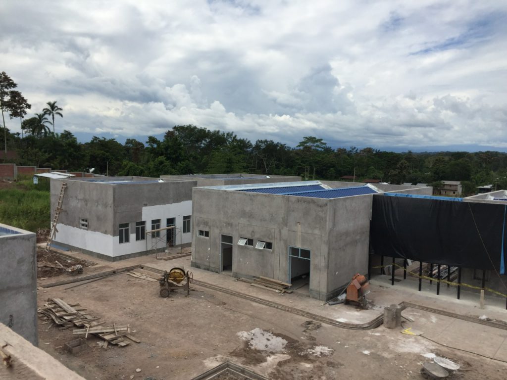 Detectan retrasos y deficiencias en construcción de Centro de Salud en Yuyapichis