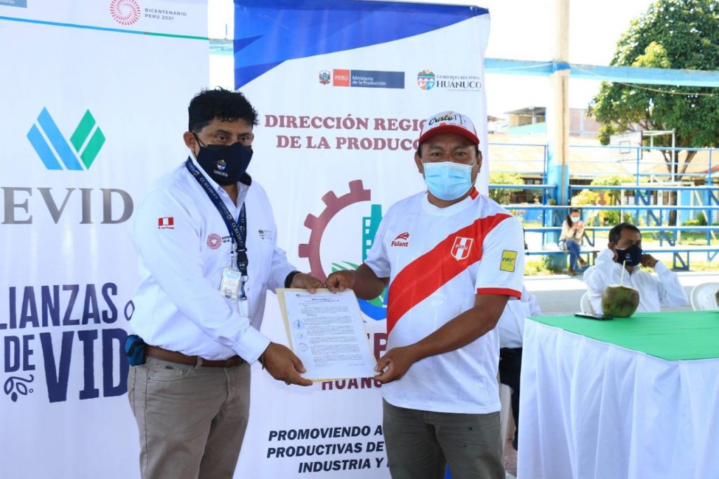 Formalizan a 285 piscicultores de Daniel Alomía Robles y José Crespo y Castillo