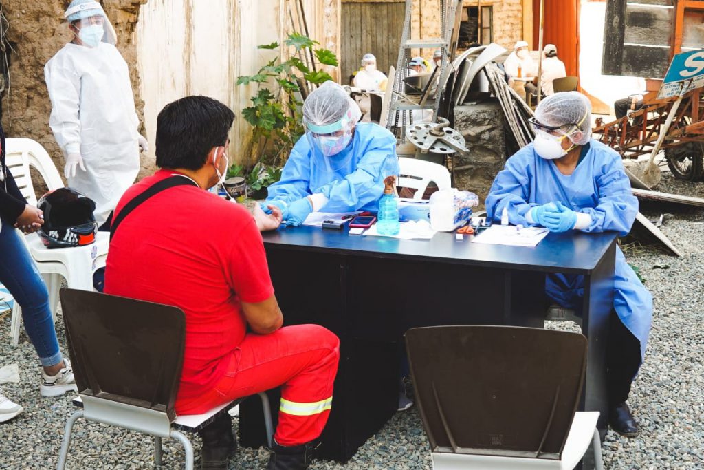 Hoy vacunan contra la COVID-19 a bomberos de Huánuco y Pasco