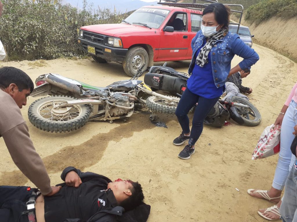 Joven muere en violento choque entre motocicletas