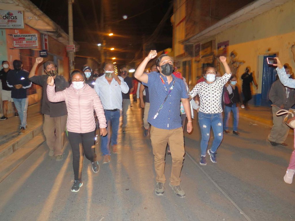 Prosélitos de Pedro Castillo se movilizan y denuncian “fraude”