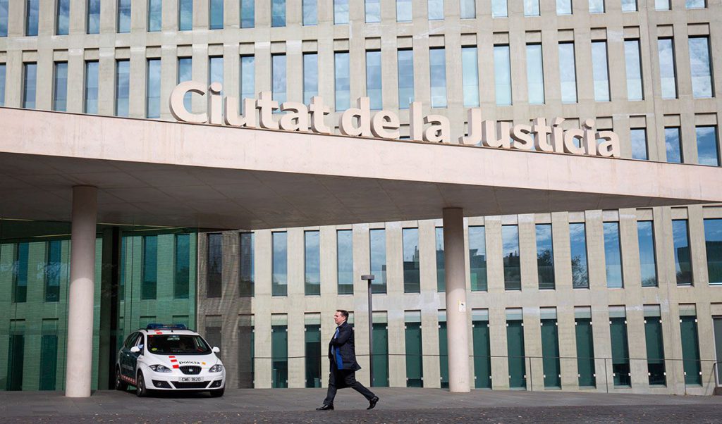 Condenan a más de cuatro años a hombre por ataque xenófobo contra peruano en España