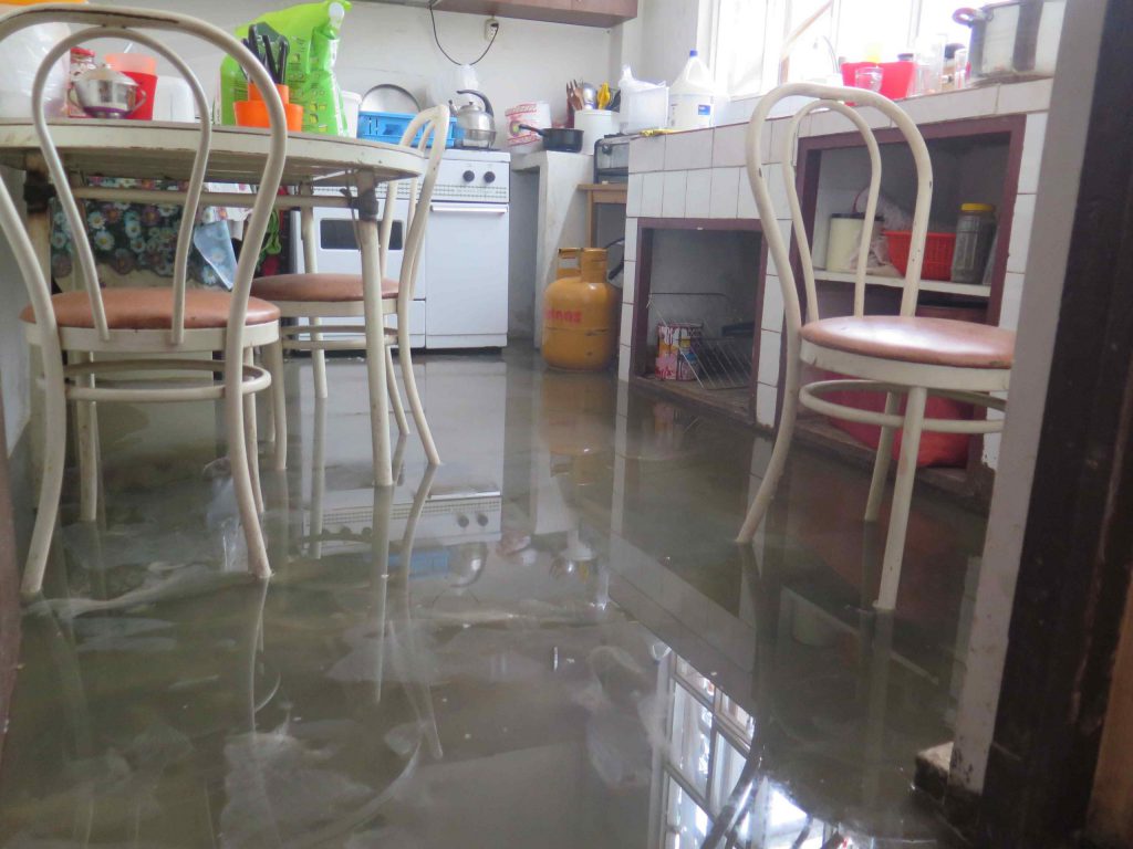 Remodelación de parque Los Girasoles provocó atoro de alcantarilla