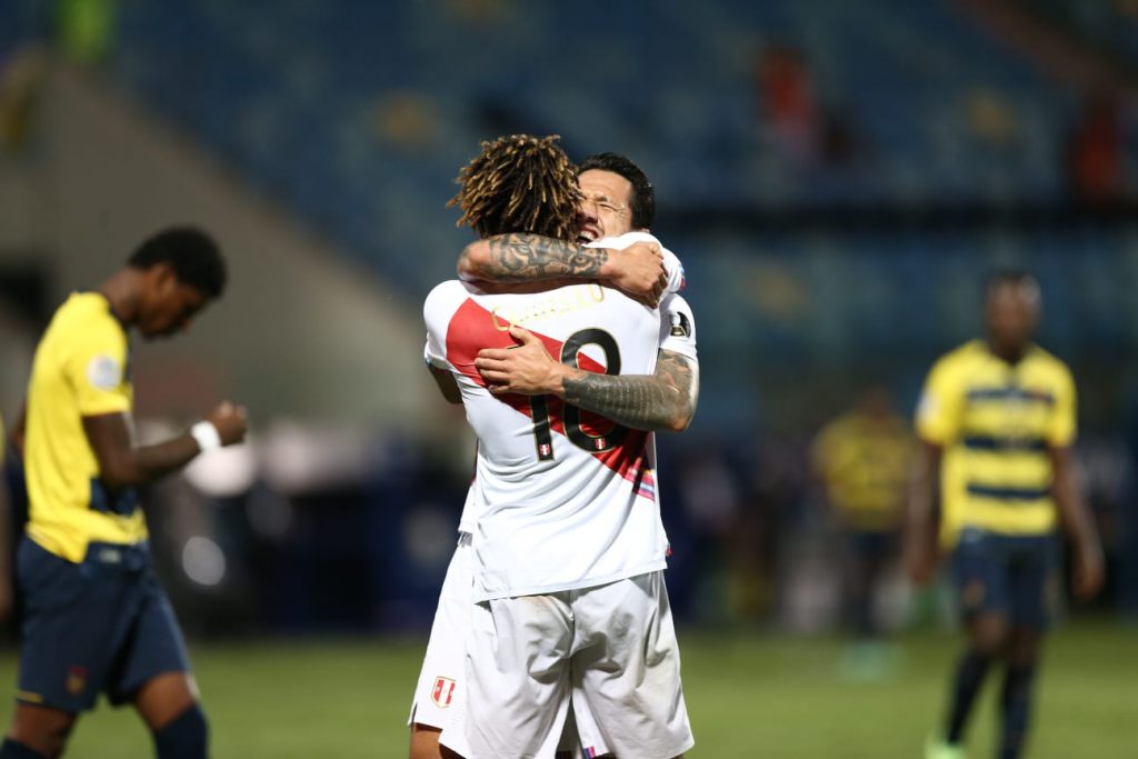 Con goles de Lapadula y Carrillo