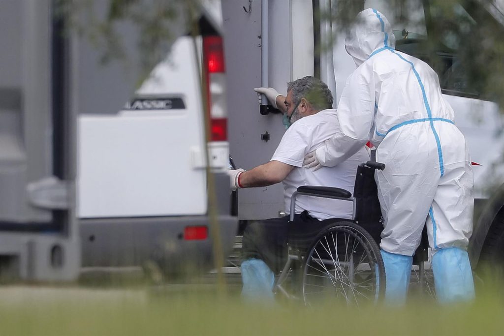 Contagios globales de COVID-19 aumentan por segunda semana consecutiva