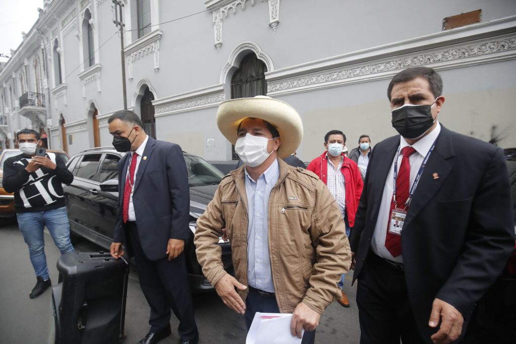 Castillo pide a seguidores ser tolerantes y no caer en provocaciones