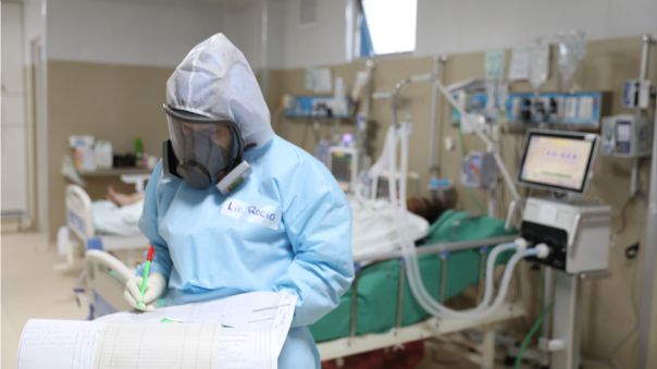 El 80% de camas UCI de villas y hospitales de EsSalud son ocupadas por adultos de 30 a 59 años
