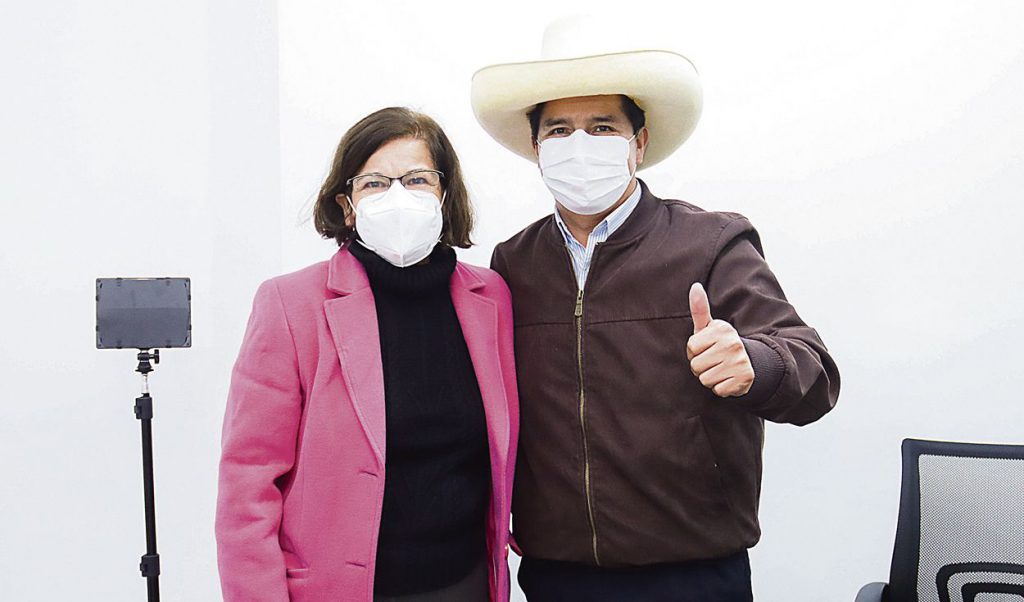 Pedro Castillo analiza plan de su posible gobierno