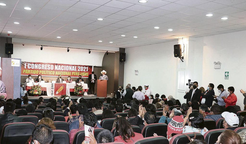 Pedro Castillo advierte que su gobierno responderá al pueblo y no a un partido