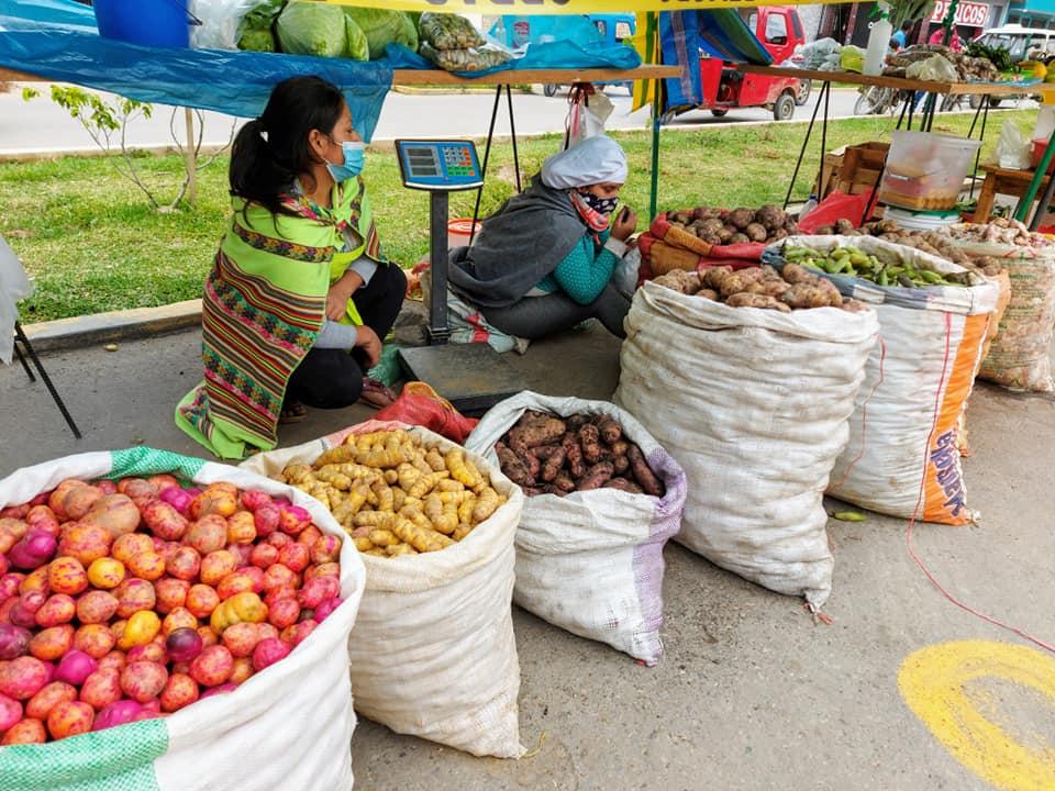 Capacitan a productores del mercado itinerante “Productos de mi Tierra”