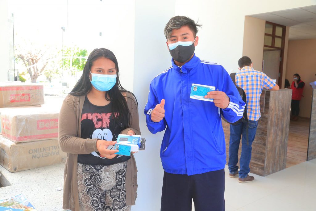 Entregan dispositivos con Internet a docentes y alumnos de la Unheval