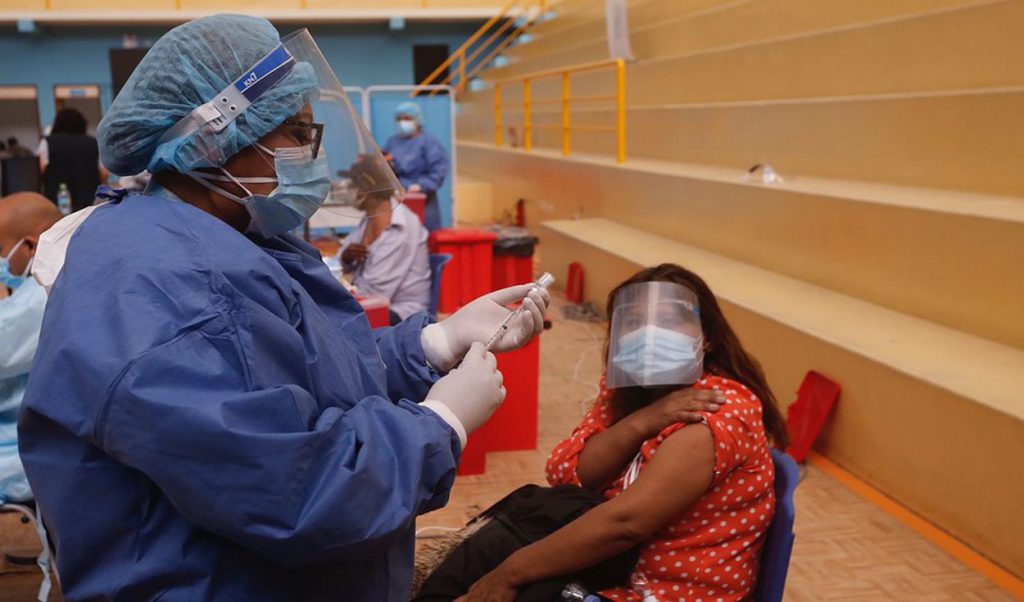 Más de 4 376 000 ciudadanos recibieron su primera dosis contra la COVID-19