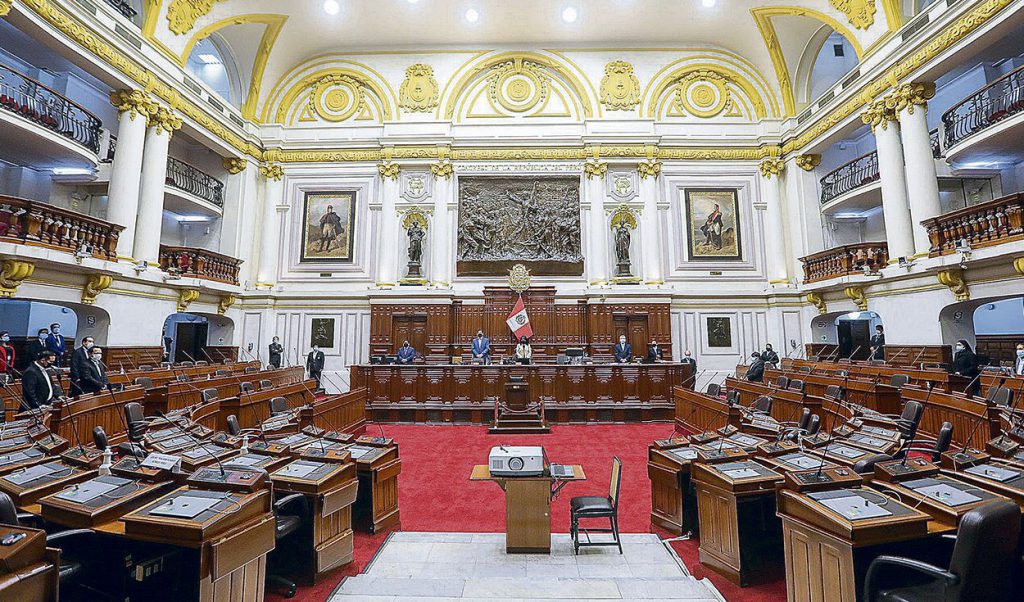 Jueza ordena al Congreso suspender las elecciones para el Tribunal Constitucional