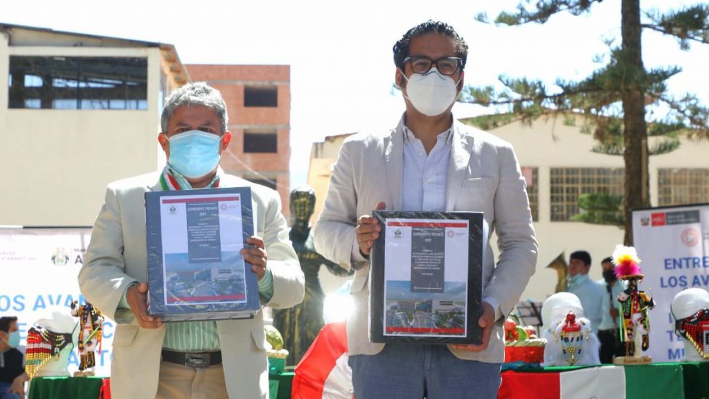 Ministro de la Producción entregó avance del expediente técnico del Mercado Modelo de Amarilis