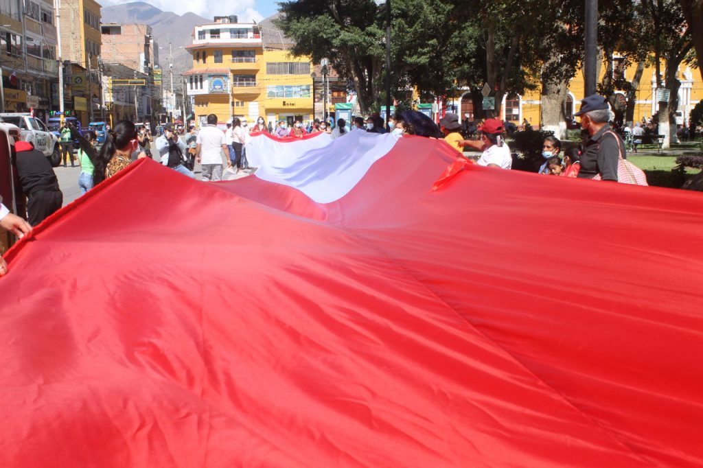 Realizan plantón en fiscalía anticorrupción exigiendo celeridad en denuncias contra Alvarado