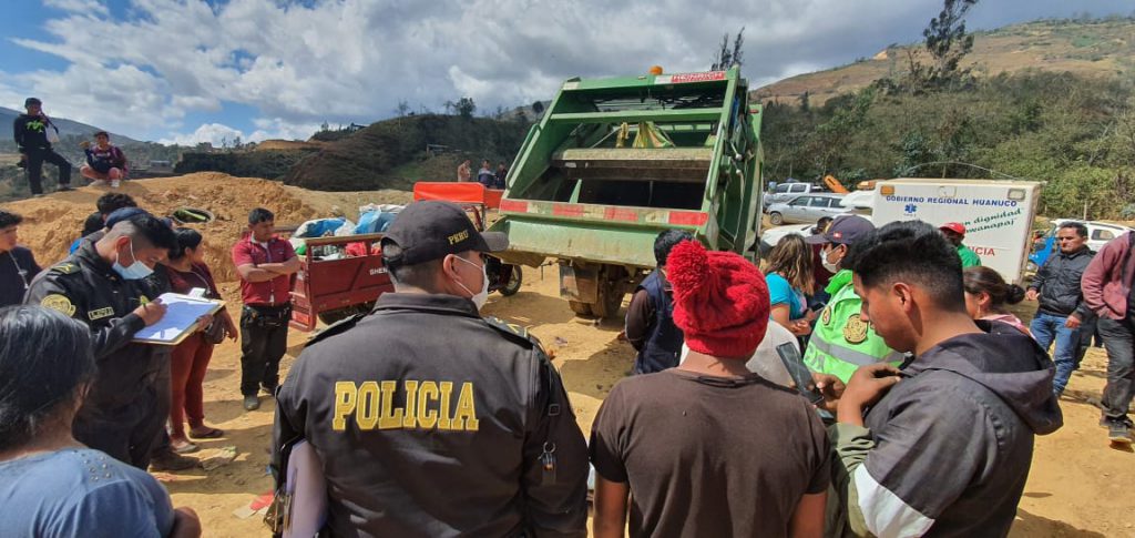 Trabajador de limpieza muere aplastado por recolector de basura