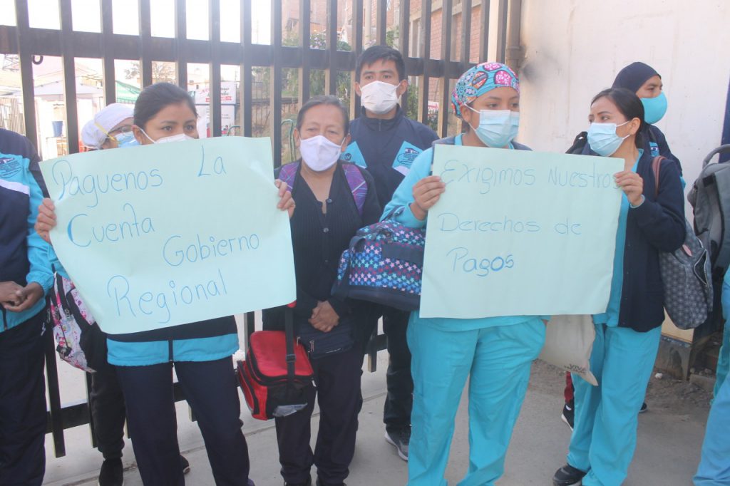 Trabajadores del Valdizán realizaron plantón en sede del hospital exigiendo pago de sueldos