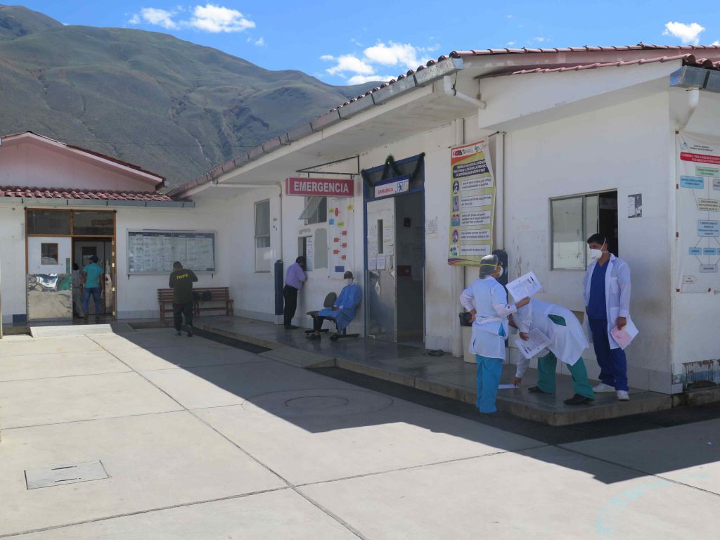 Trabajadores del área COVID-19 del Valdizán paralizan su trabajo por reducción de sueldos