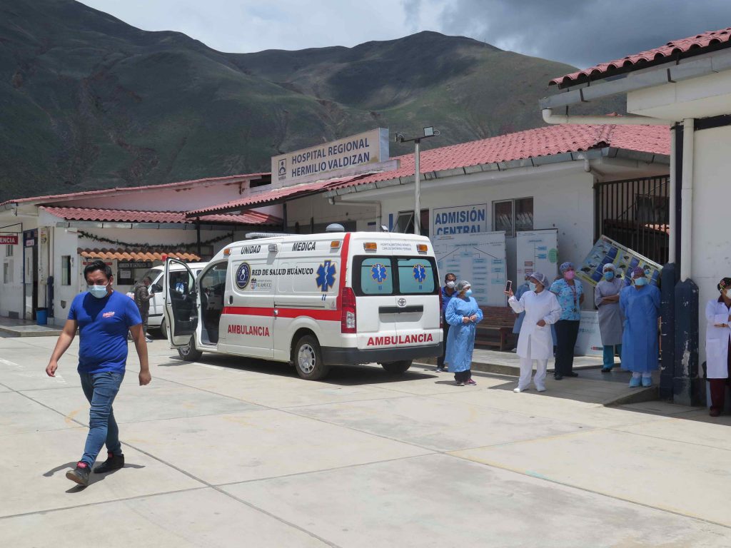 Unidad de Hemodiálisis del hospital de contingencia con deficiencias