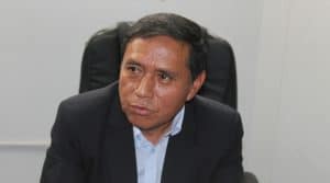 suspender a gobernador