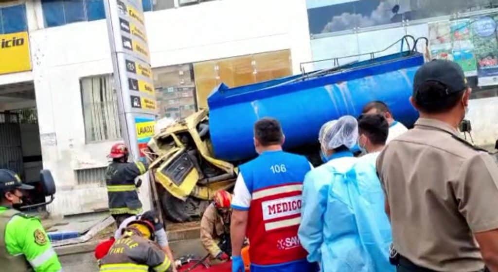 atrapado entre los fierros