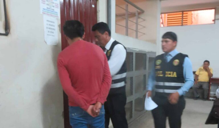 poseía seis órdenes de captura