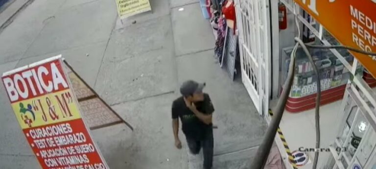 Cámaras captan a sujeto hurtando celular de trabajadora de botica