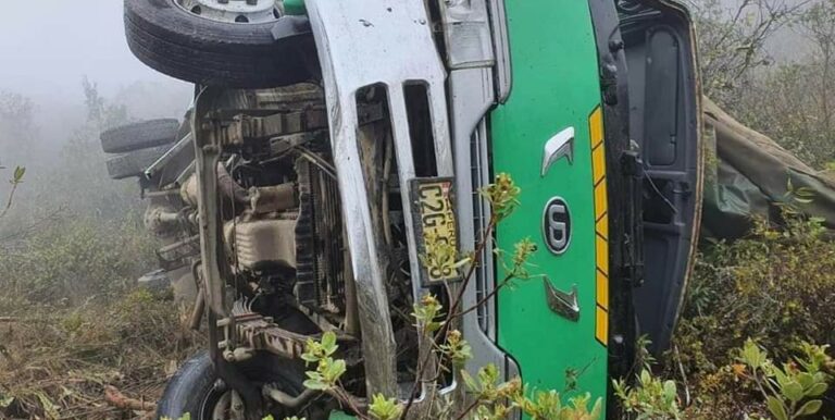 Transportista murió tras volcar