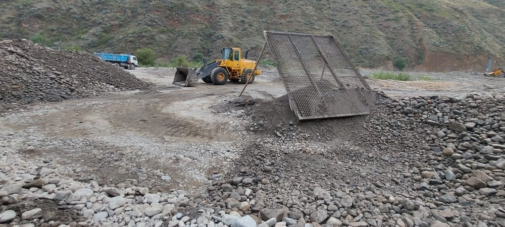 Sujetos operaban retroexcavadoras para extraer minerales ilegalmente