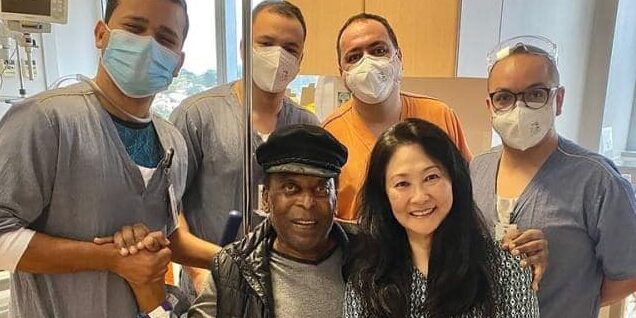 Pelé fue internado