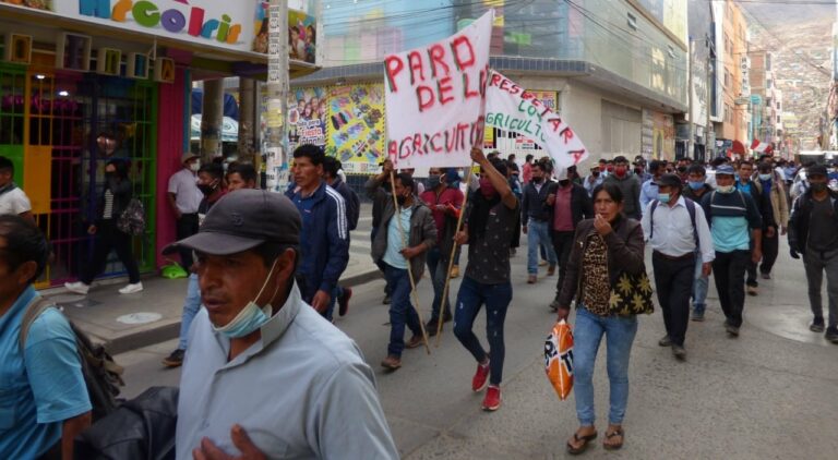 Marcharán exigiendo el cierre del Congreso