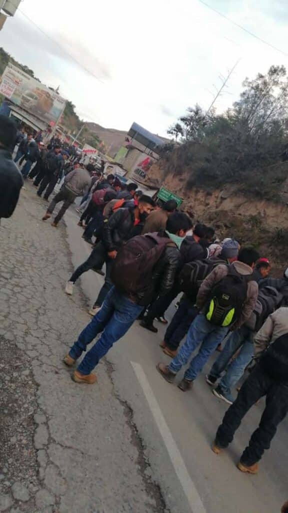 Turba retuvo ambulancia