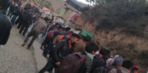 Turba retuvo ambulancia