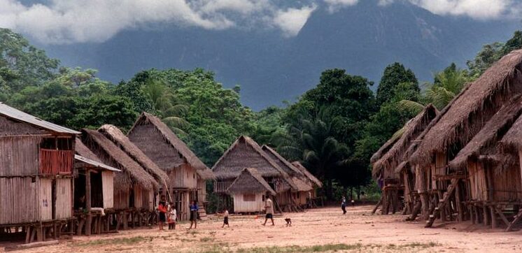 Libro sobre invasiones y violencia