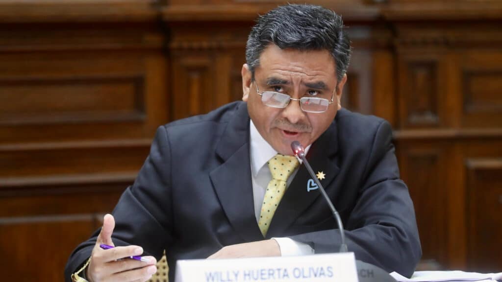 Responsabiliza del golpe a Torres y Chávez