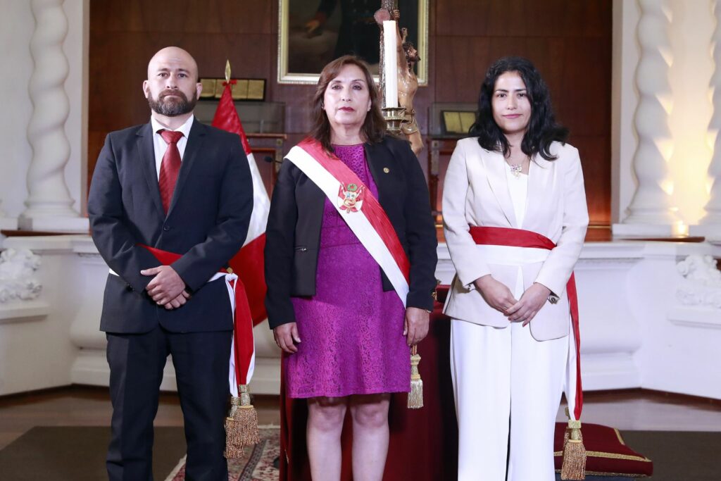 Boluarte juramentó a ministros