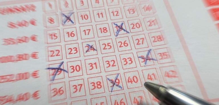 EE.UU.: Mujer con mucha suerte ganó dos veces la lotería de un millón de dólares