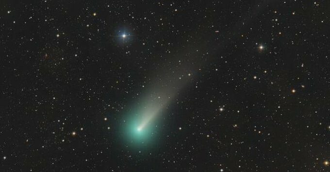 Extraño cometa verde