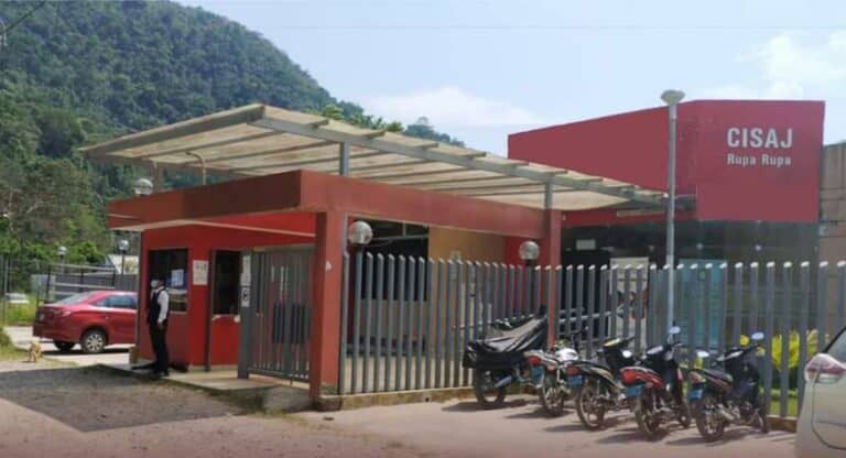 Asaltó con cuchillo