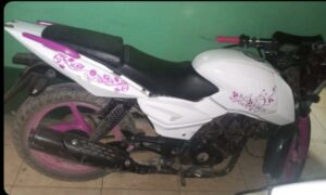 Abandonada en cuneta