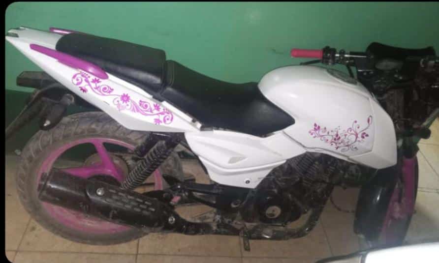 Abandonada en cuneta