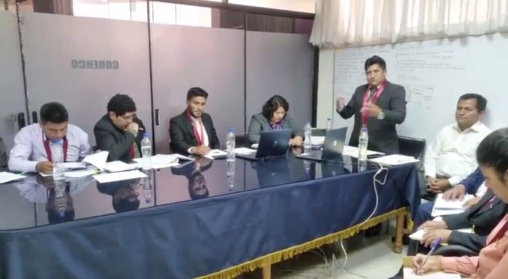 Aprueba descentralizar sesiones