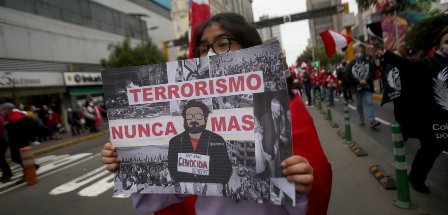 Cárcel para dos personas que cometieron apología al terrorismo en redes sociales