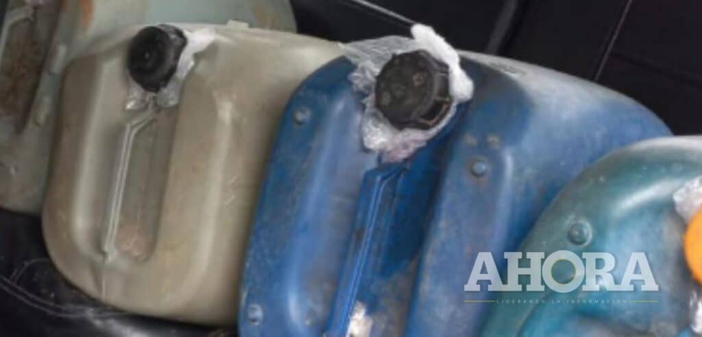 Capturan a sujeto que movilizaba 36 galones de gasolina de contrabando