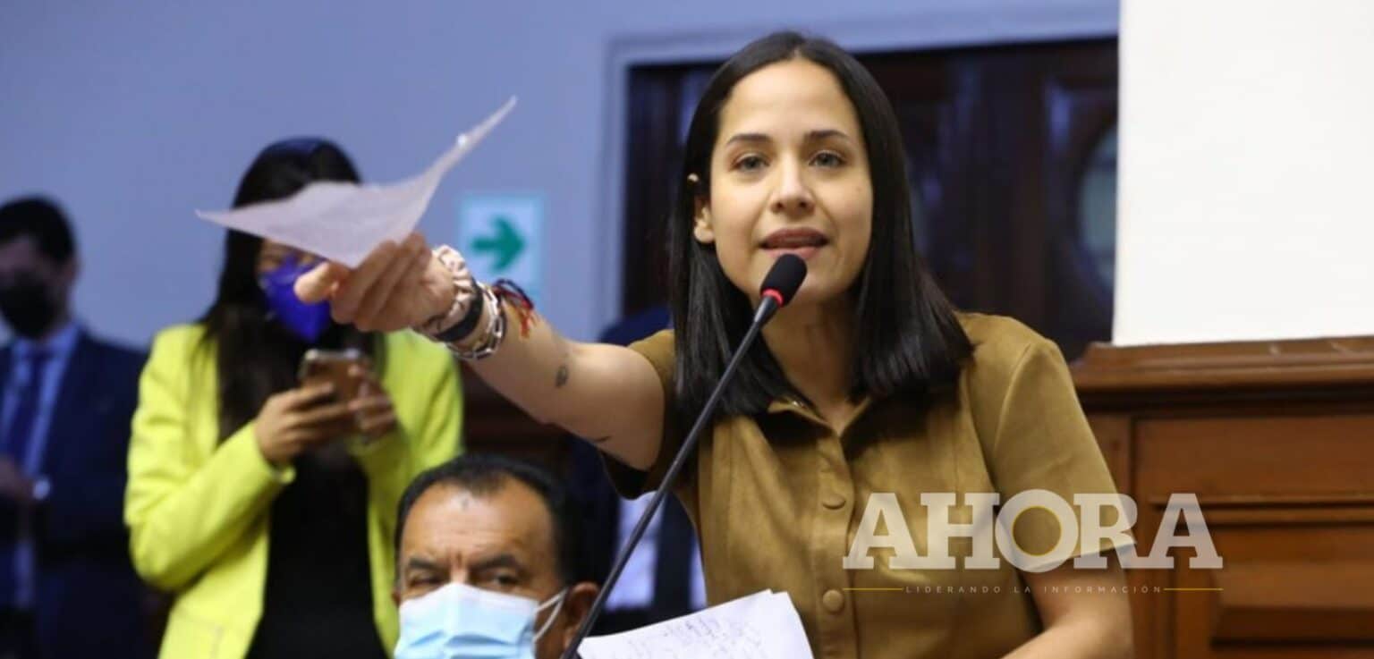 Sigrid Bazán alienta la violencia