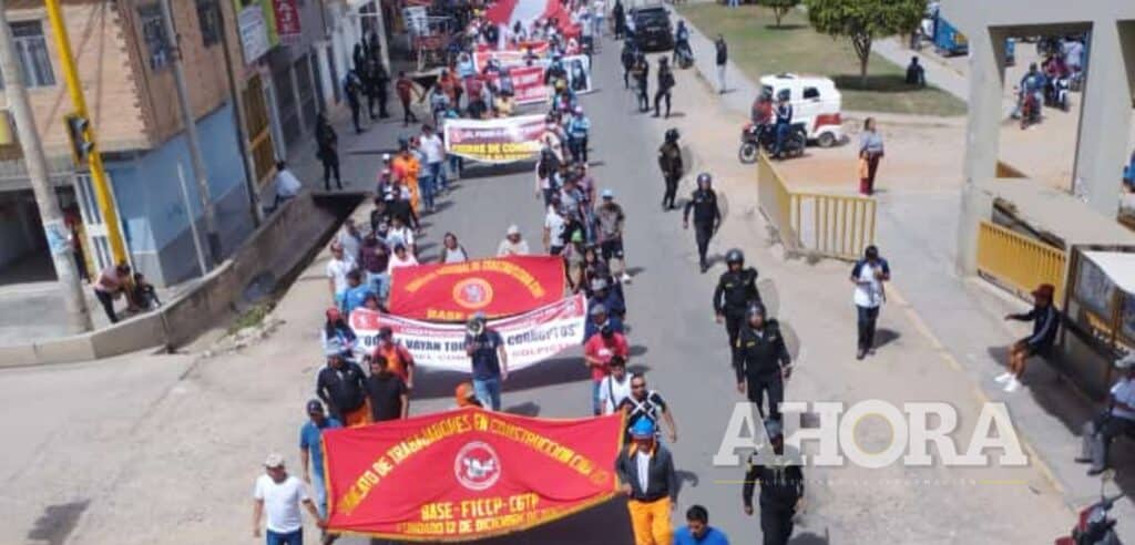 Manifestantes se movilizaron y acataron huelga indefinida convocada por la CGTP