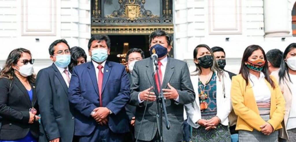 Perú Libre presenta proyecto para cambiar el capítulo económico de la Constitución